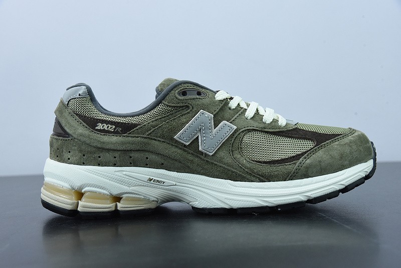 NEW BALANCE SNEAKER