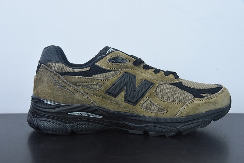NEW BALANCE SNEAKER