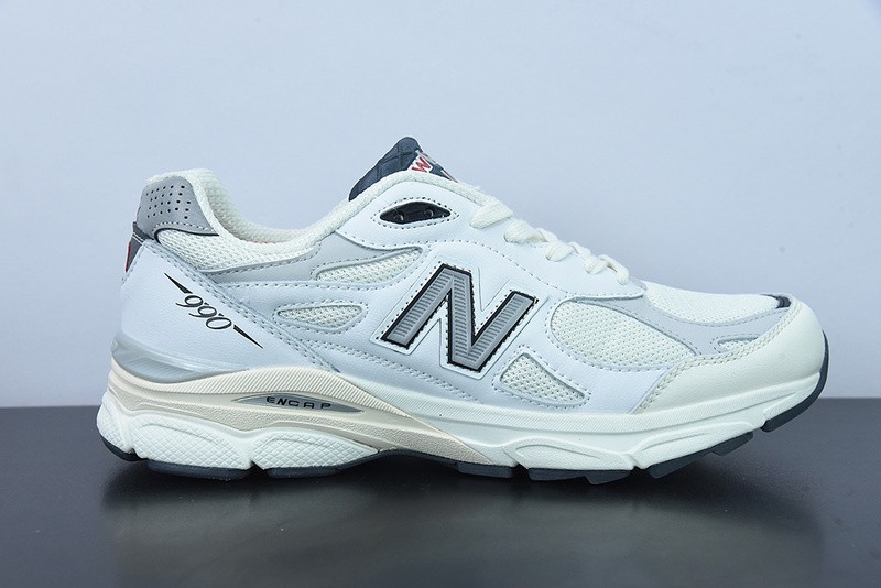 NEW BALANCE SNEAKER