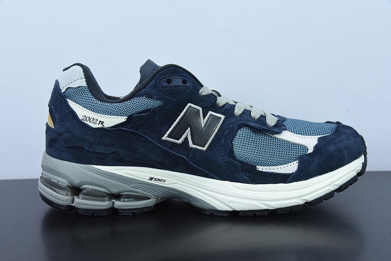 NEW BALANCE SNEAKER