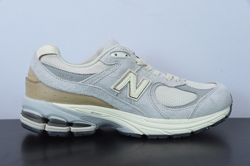 NEW BALANCE SNEAKER