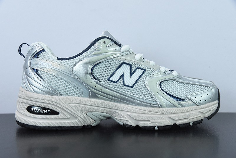 NEW BALANCE SNEAKER