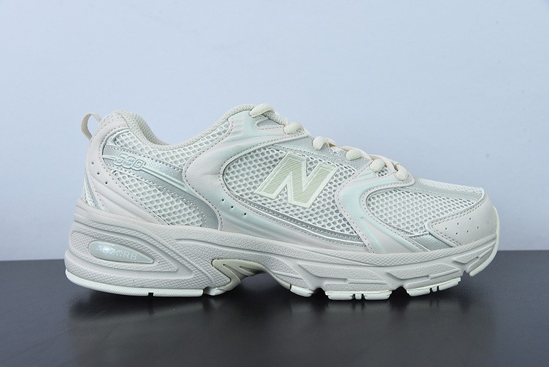 NEW BALANCE SNEAKER