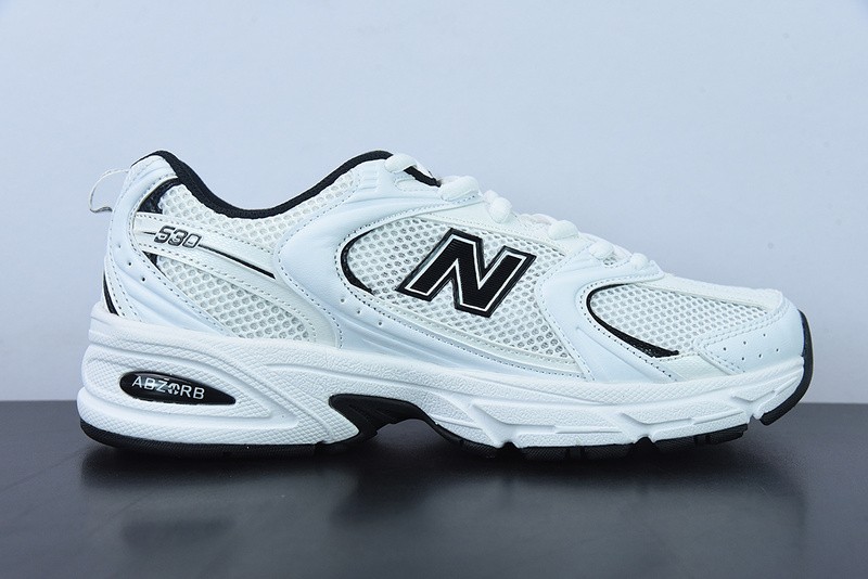 NEW BALANCE SNEAKER