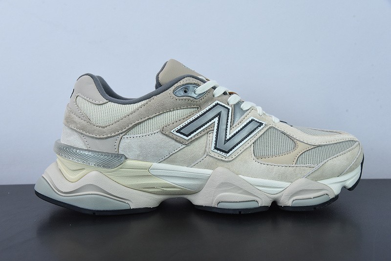 NEW BALANCE SNEAKER