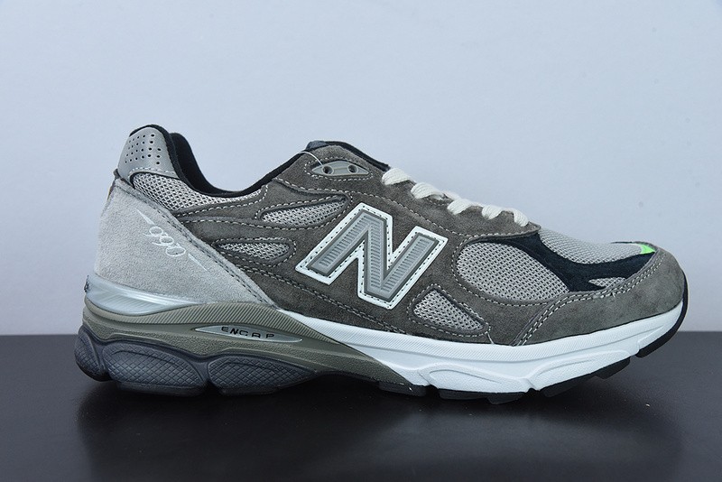 NEW BALANCE SNEAKER