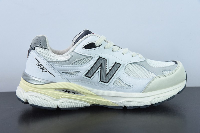 NEW BALANCE SNEAKER