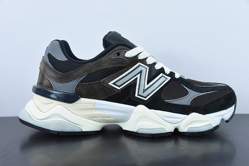 NEW BALANCE SNEAKER