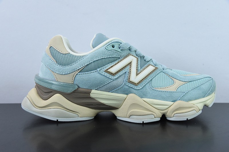 NEW BALANCE SNEAKER