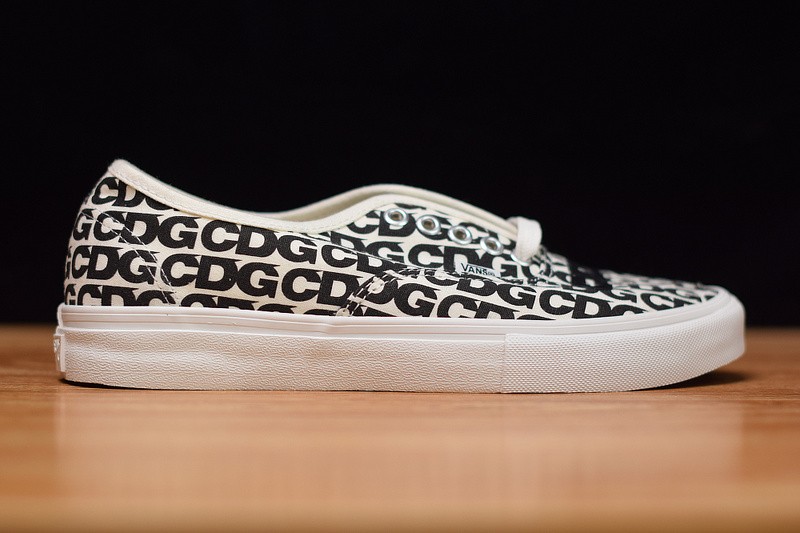 COMME DES GARCONS X AUTHENTIC 'CDG' VN0A33TASHM