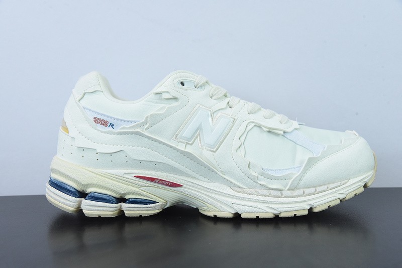 NEW BALANCE SNEAKER