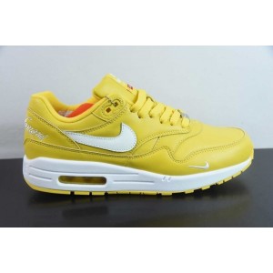 Supreme Puts Its Signature Spin on the Nike Air Max 1 HF8813-700