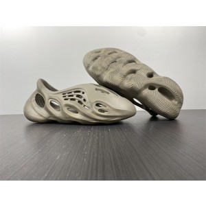 YEEZY FOAM RUNNER “STONE SAGE” GX4472