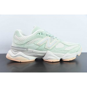 NEW BALANCE SNEAKER