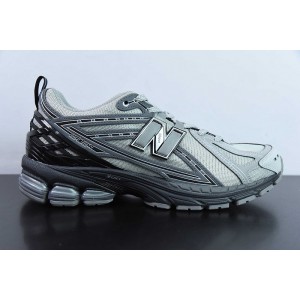NEW BALANCE SNEAKER