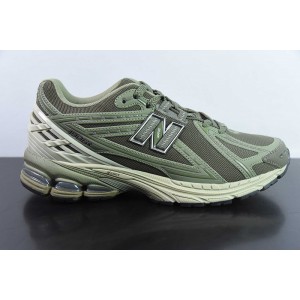 NEW BALANCE SNEAKER