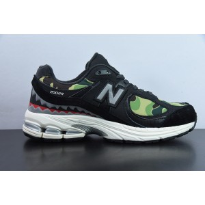 NEW BALANCE SNEAKER
